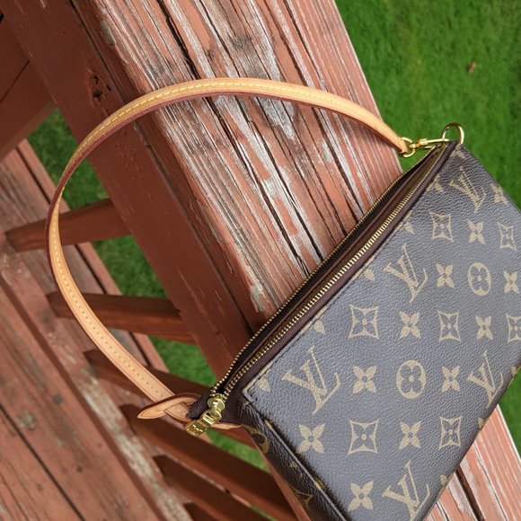 Louis Vuitton Handbag- Authentic - Picture 8 of 11